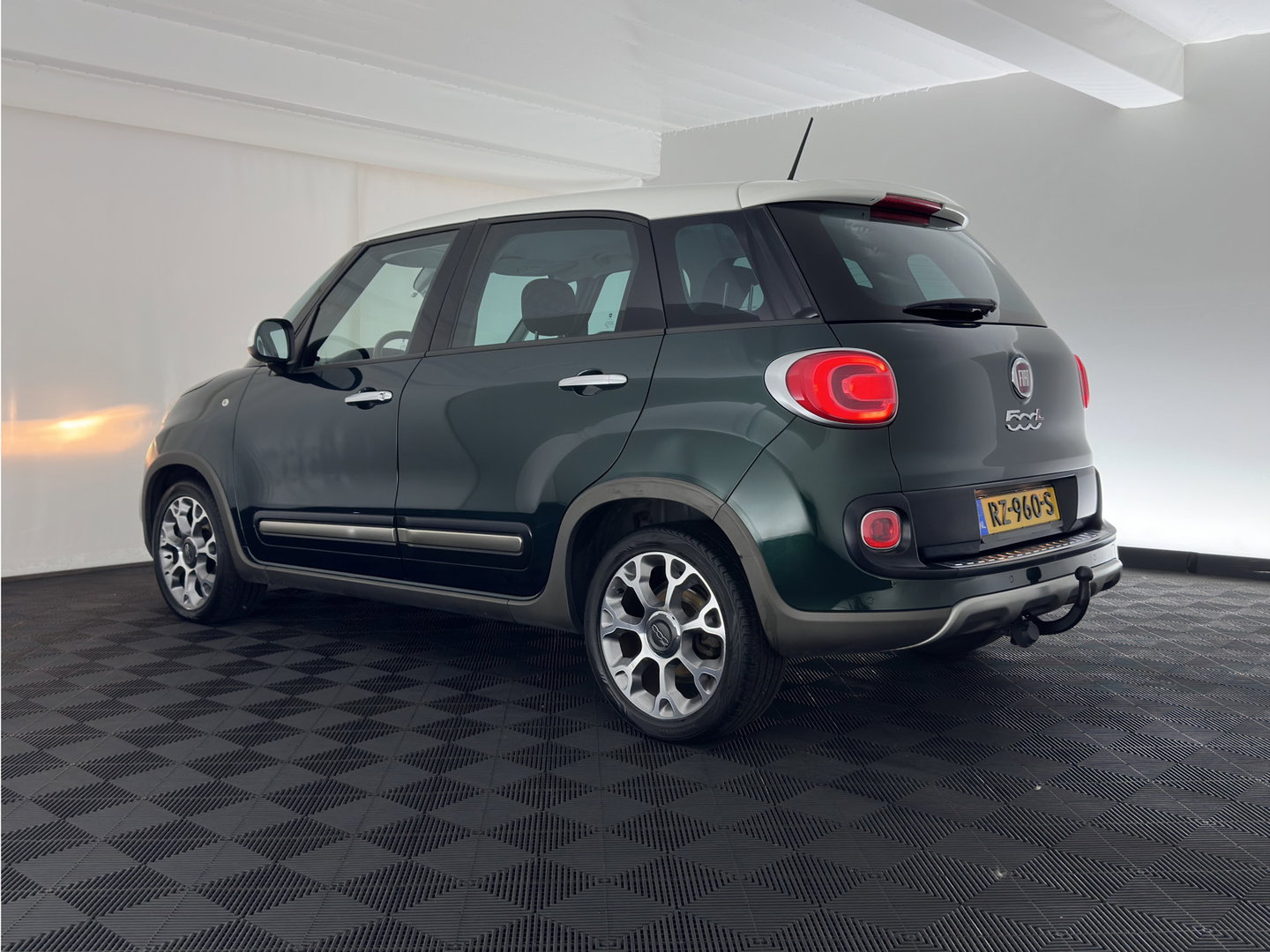 Fiat 500L Living 1.6 M-Jet Lounge *NAVI-FULLMAP | ALCANTARA-FABRIC | COMFORTSEATS | ECC | PDC | CRUISE | TOWBAR | 17''ALU*