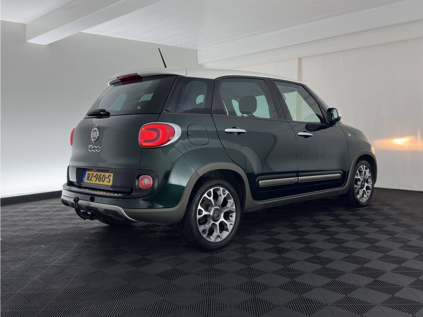 Fiat 500L Living 1.6 M-Jet Lounge *NAVI-FULLMAP | ALCANTARA-FABRIC | COMFORTSEATS | ECC | PDC | CRUISE | TOWBAR | 17''ALU*