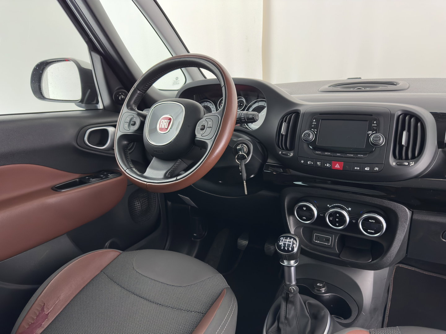 Fiat 500L Living 1.6 M-Jet Lounge *NAVI-FULLMAP | ALCANTARA-FABRIC | COMFORTSEATS | ECC | PDC | CRUISE | TOWBAR | 17''ALU*