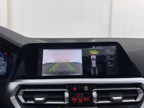BMW 3 Serie Touring 320e Business Edition Plus (Plug-In) {SoH-93%} (INCL-BTW) Aut *PANO | LASER-LED | LEATHER | HEATED-SPORTSEATS | HIFI-SOUND | KEYLESS | DIGI-COCKPIT | NAVI-FULLMAP | DAB | AMBIENTLIGHT | PRIVACY-GLASS | ECC | PDC | CRUISE | TOWBAR | 17"ALU