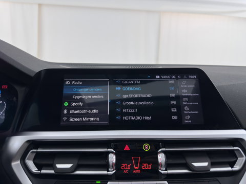 BMW 3 Serie Touring 320e Business Edition Plus (Plug-In) {SoH-93%} (INCL-BTW) Aut *PANO | LASER-LED | LEATHER | HEATED-SPORTSEATS | HIFI-SOUND | KEYLESS | DIGI-COCKPIT | NAVI-FULLMAP | DAB | AMBIENTLIGHT | PRIVACY-GLASS | ECC | PDC | CRUISE | TOWBAR | 17"ALU