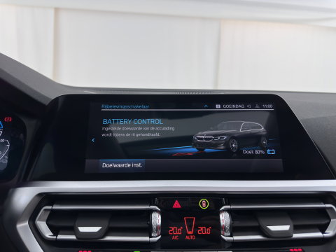 BMW 3 Serie Touring 320e Business Edition Plus (Plug-In) {SoH-93%} (INCL-BTW) Aut *PANO | LASER-LED | LEATHER | HEATED-SPORTSEATS | HIFI-SOUND | KEYLESS | DIGI-COCKPIT | NAVI-FULLMAP | DAB | AMBIENTLIGHT | PRIVACY-GLASS | ECC | PDC | CRUISE | TOWBAR | 17"ALU
