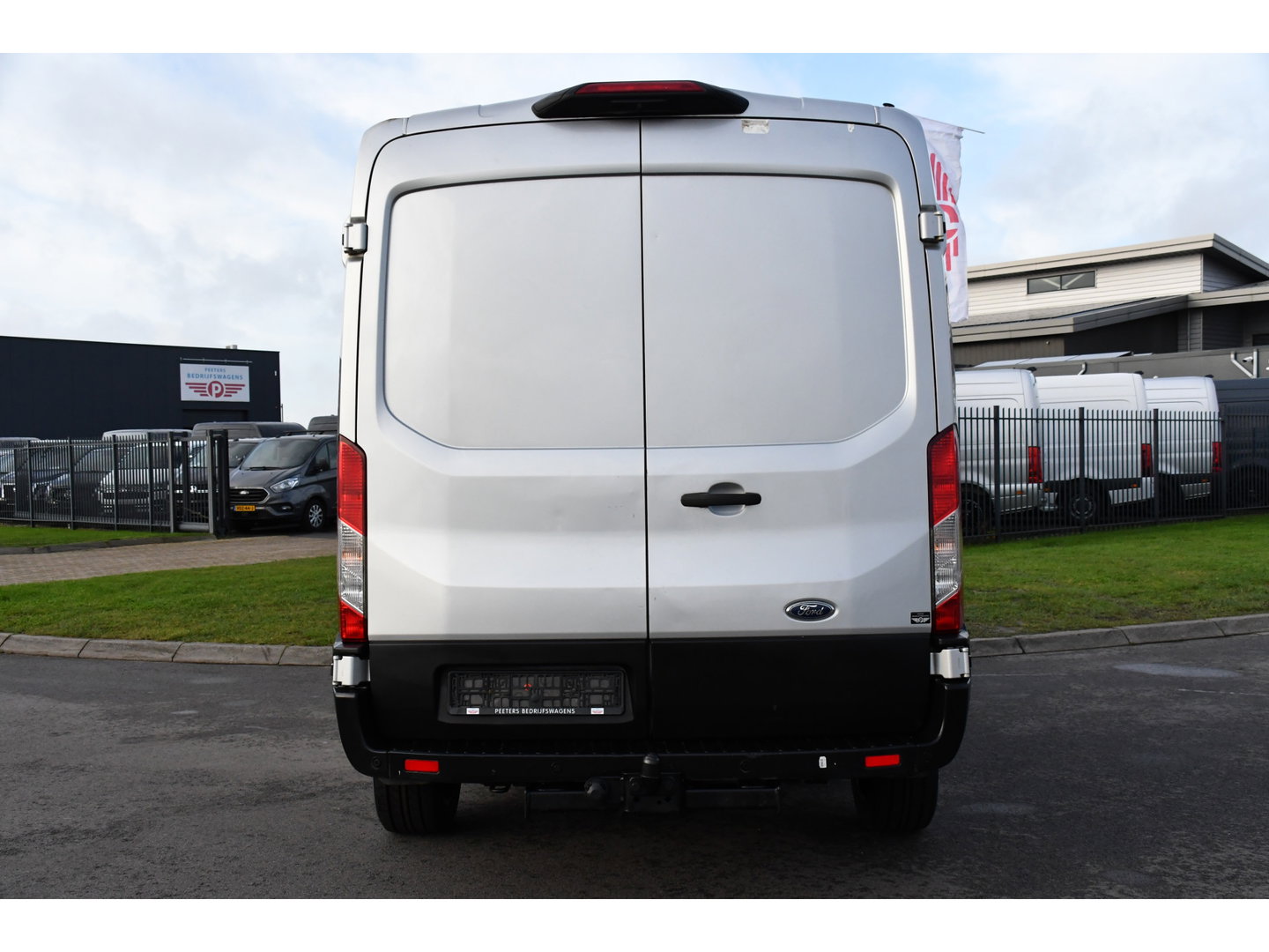 Ford Transit 350 2.0 TDCI L3H2 Raptor Edition Camera, Cruise, Carplay, 170pk, Trekhaak, Multimedia, Sensoren, Uniek!