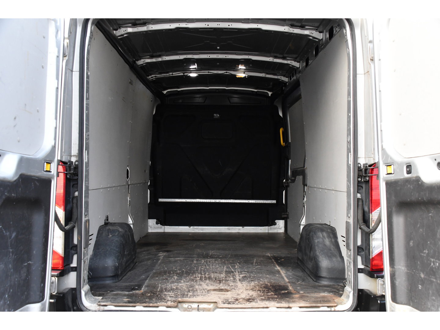 Ford Transit 350 2.0 TDCI L3H2 Raptor Edition Camera, Cruise, Carplay, 170pk, Trekhaak, Multimedia, Sensoren, Uniek!