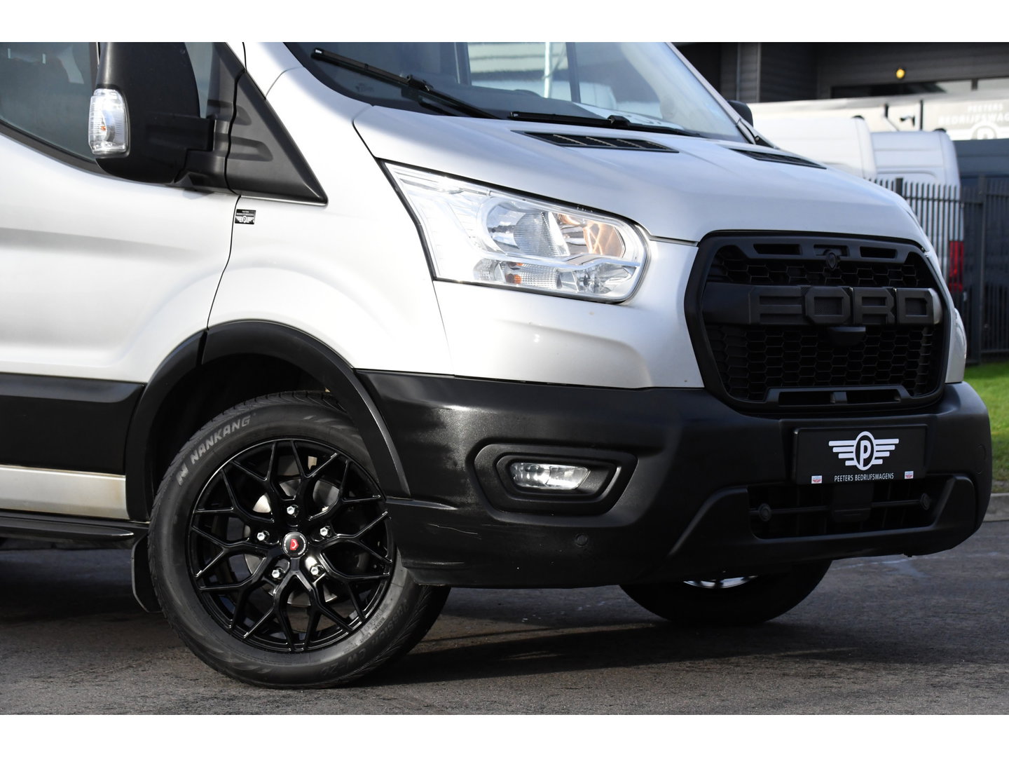 Ford Transit 350 2.0 TDCI L3H2 Raptor Edition Camera, Cruise, Carplay, 170pk, Trekhaak, Multimedia, Sensoren, Uniek!