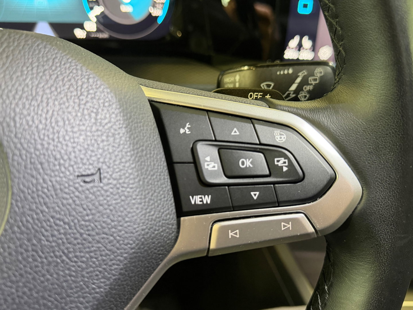 Volkswagen Golf 1.5 eTSI Style, 17" LM, Adaptive cruise, Virtual Cockpit, Automaat, Nav