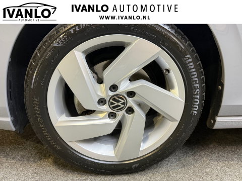 Volkswagen Golf 1.5 eTSI Style, 17" LM, Adaptive cruise, Virtual Cockpit, Automaat, Nav
