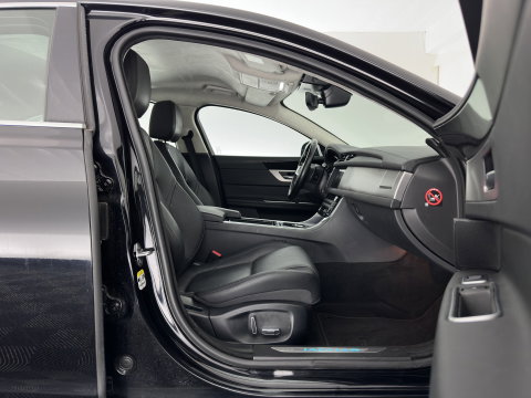 Jaguar XF 2.0d Prestige *AUT | LEATHER | XENON | SPORTSEATS | CAMERA | PRIVACY-GLASS | SHIFTPADDLES | NAVI-FULLMAP | ECC | PDC | CRUISE | 19''ALU*
