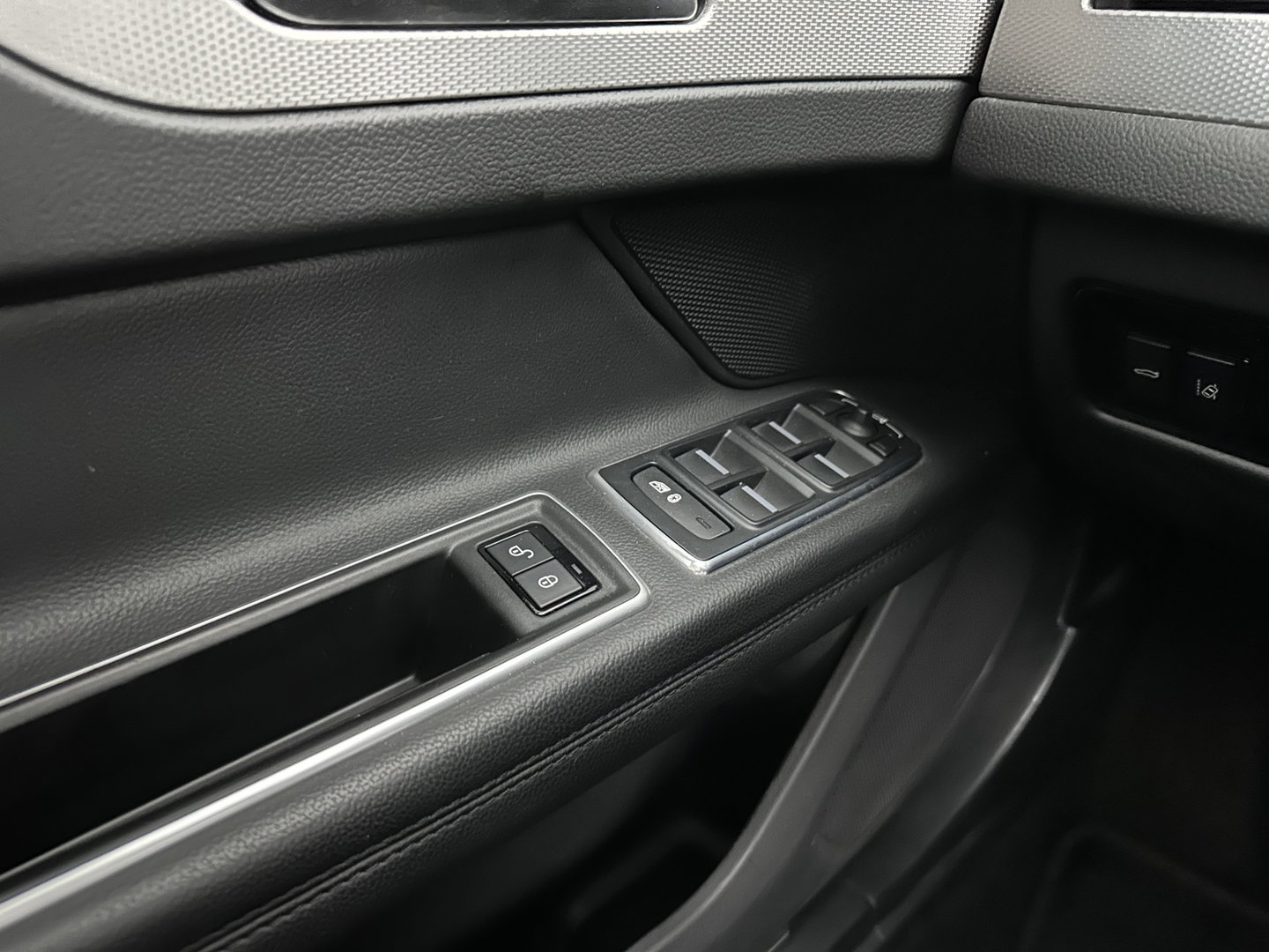 Jaguar XF 2.0d Prestige *AUT | LEATHER | XENON | SPORTSEATS | CAMERA | PRIVACY-GLASS | SHIFTPADDLES | NAVI-FULLMAP | ECC | PDC | CRUISE | 19''ALU*
