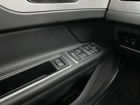 Jaguar XF 2.0d Prestige *AUT | LEATHER | XENON | SPORTSEATS | CAMERA | PRIVACY-GLASS | SHIFTPADDLES | NAVI-FULLMAP | ECC | PDC | CRUISE | 19''ALU*