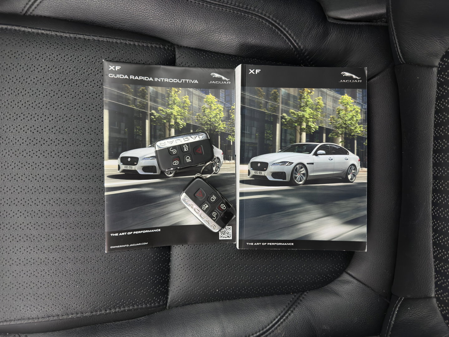 Jaguar XF 2.0d Prestige *AUT | LEATHER | XENON | SPORTSEATS | CAMERA | PRIVACY-GLASS | SHIFTPADDLES | NAVI-FULLMAP | ECC | PDC | CRUISE | 19''ALU*