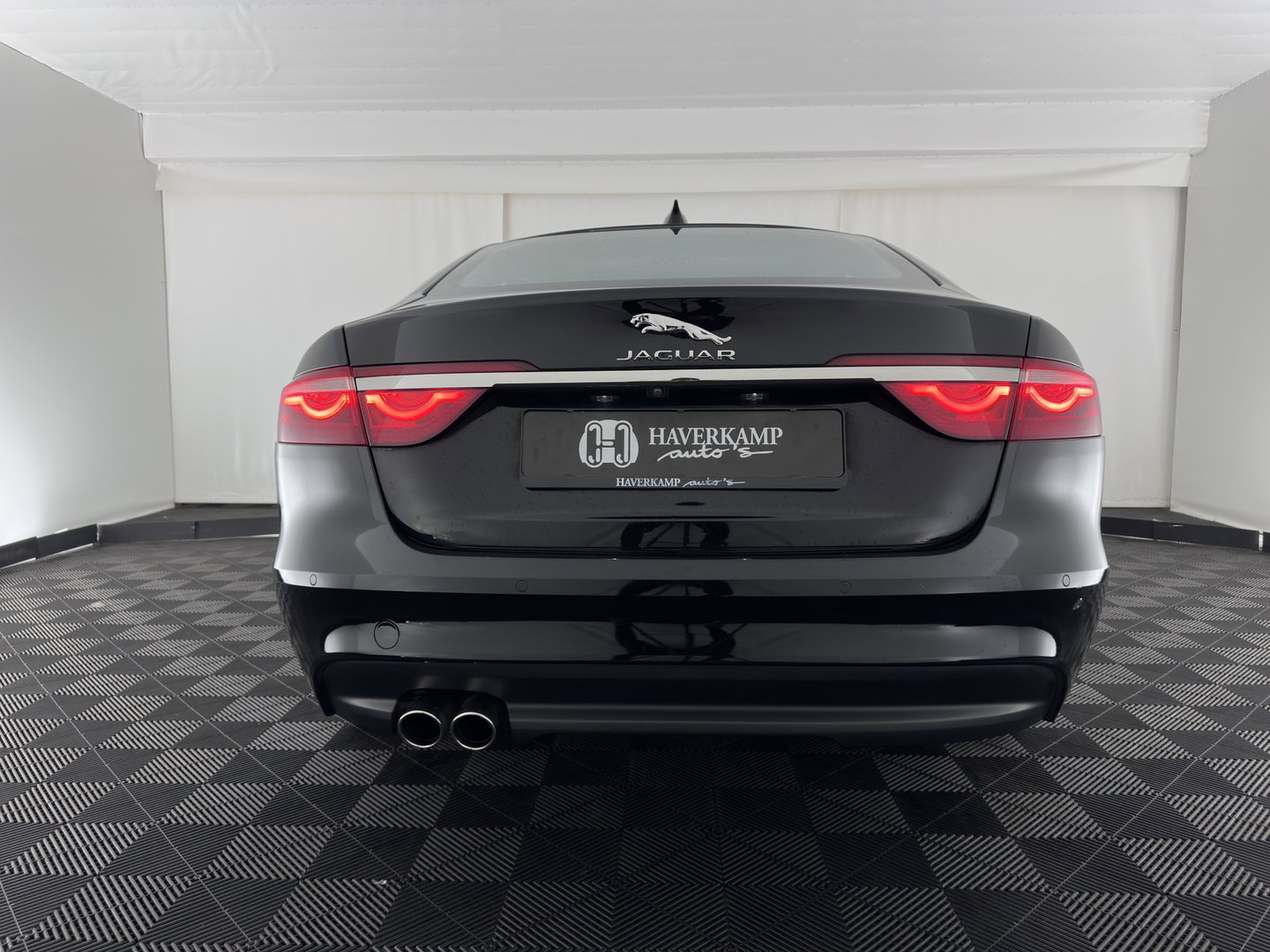 Jaguar XF 2.0d Prestige *AUT | LEATHER | XENON | SPORTSEATS | CAMERA | PRIVACY-GLASS | SHIFTPADDLES | NAVI-FULLMAP | ECC | PDC | CRUISE | 19''ALU*