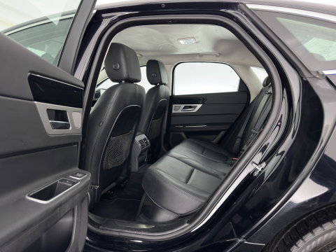 Jaguar XF 2.0d Prestige *AUT | LEATHER | XENON | SPORTSEATS | CAMERA | PRIVACY-GLASS | SHIFTPADDLES | NAVI-FULLMAP | ECC | PDC | CRUISE | 19''ALU*