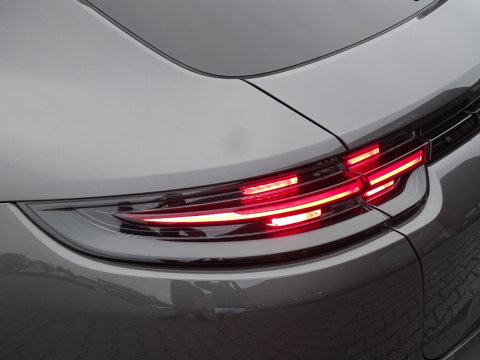 Porsche Panamera Sport Turismo 4.0 Turbo S E-Hybrid 680PK / Ceramic / Sports Chrono / Sport Design
