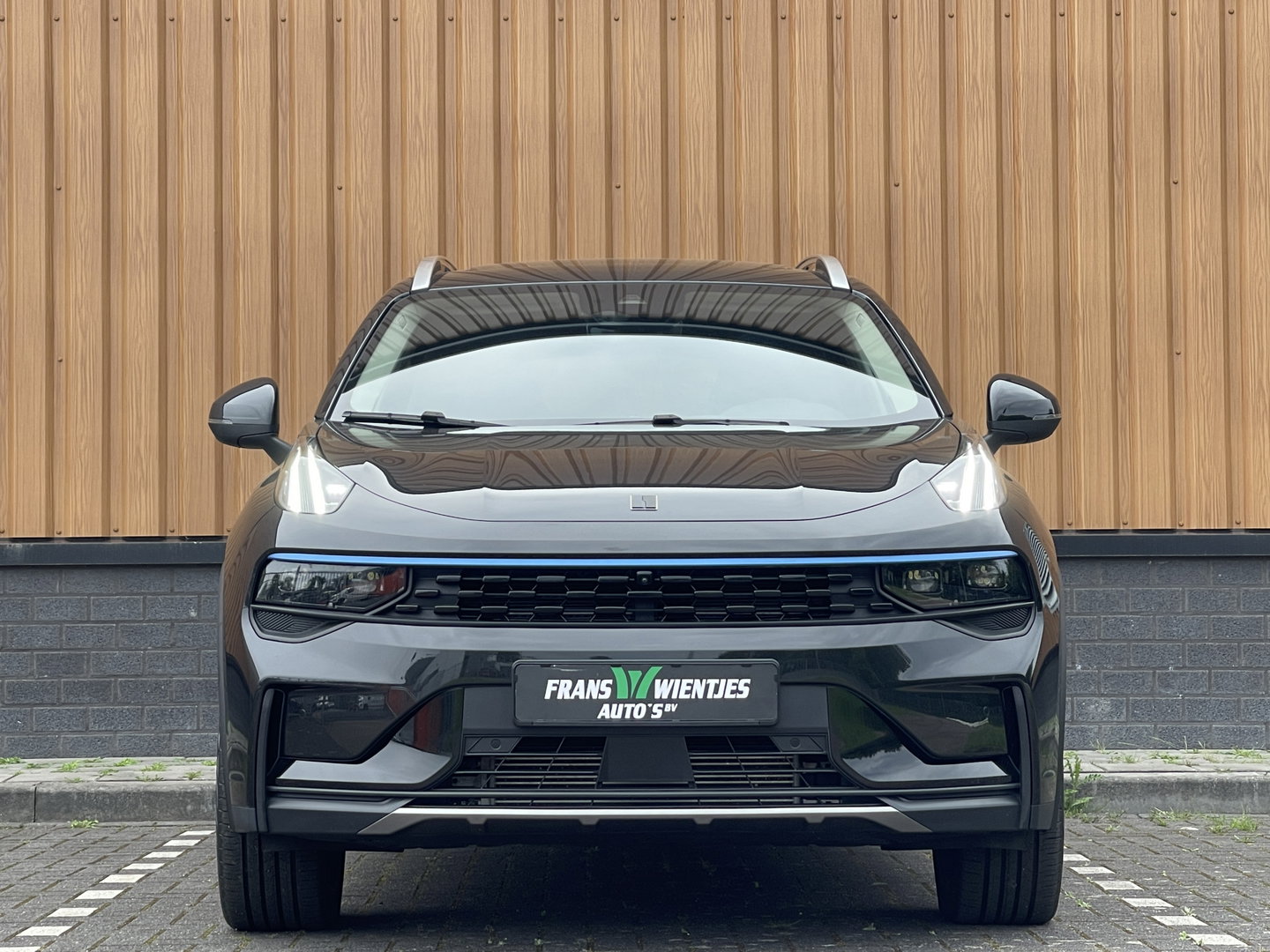 Lynk & Co 01 1.5 | Black Pakket Optioneel | 360° Camera | Panoramadak | Adaptive Cruise Control | Keyless | Elektrische Bestuurdersstoel + Geheugen | Parkeersensoren | Apple Carplay | Android Auto | Infinity