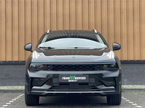 Lynk & Co 01 1.5 | Black Pakket Optioneel | 360° Camera | Panoramadak | Adaptive Cruise Control | Keyless | Elektrische Bestuurdersstoel + Geheugen | Parkeersensoren | Apple Carplay | Android Auto | Infinity