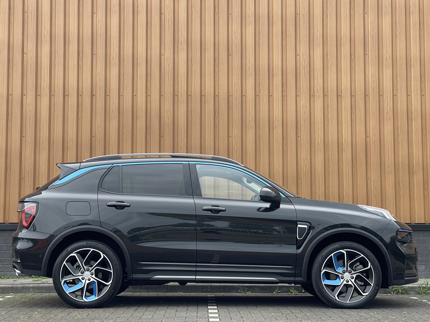 Lynk & Co 01 1.5 | Black Pakket Optioneel | 360° Camera | Panoramadak | Adaptive Cruise Control | Keyless | Elektrische Bestuurdersstoel + Geheugen | Parkeersensoren | Apple Carplay | Android Auto | Infinity