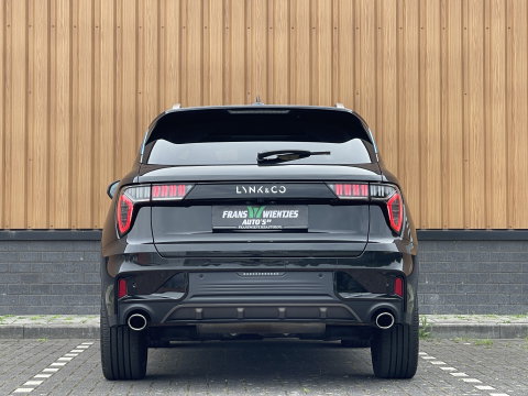 Lynk & Co 01 1.5 | Black Pakket Optioneel | 360° Camera | Panoramadak | Adaptive Cruise Control | Keyless | Elektrische Bestuurdersstoel + Geheugen | Parkeersensoren | Apple Carplay | Android Auto | Infinity