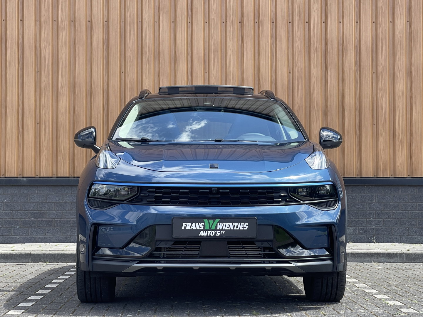 Lynk & Co 01 1.5 | Black Pakket Optioneel | 360° Camera | Panoramadak | Adaptive Cruise Control | Keyless | Elektrische Bestuurdersstoel + Geheugen | Parkeersensoren | Apple Carplay | Android Auto | Infinity
