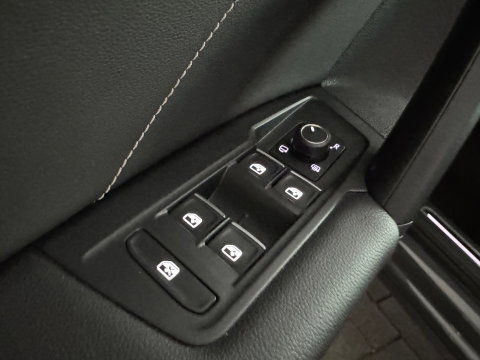 Volkswagen Tiguan 1.5 TSI R-Line Business IQ Lights|ACC|Sfeer|Lane Assist