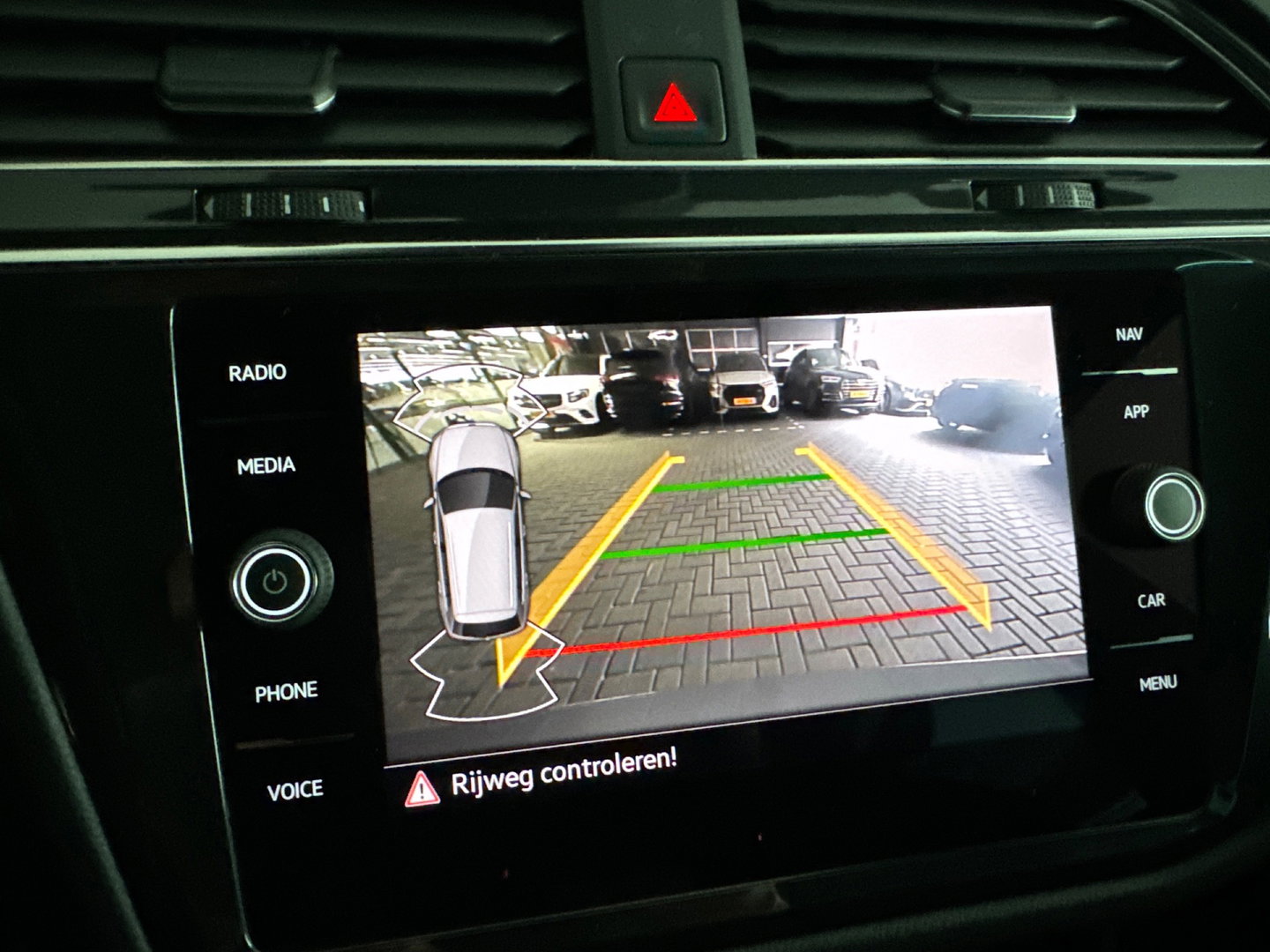 Volkswagen Tiguan 1.5 TSI R-Line Business IQ Lights|ACC|Sfeer|Lane Assist