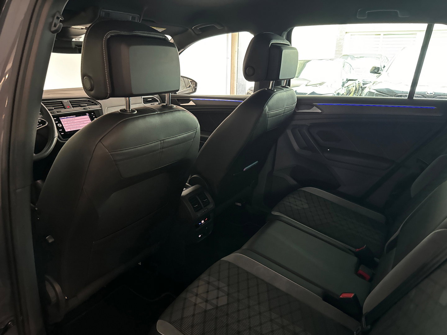 Volkswagen Tiguan 1.5 TSI R-Line Business IQ Lights|ACC|Sfeer|Lane Assist