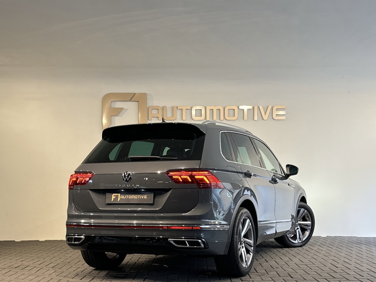 Volkswagen Tiguan 1.5 TSI R-Line Business IQ Lights|ACC|Sfeer|Lane Assist