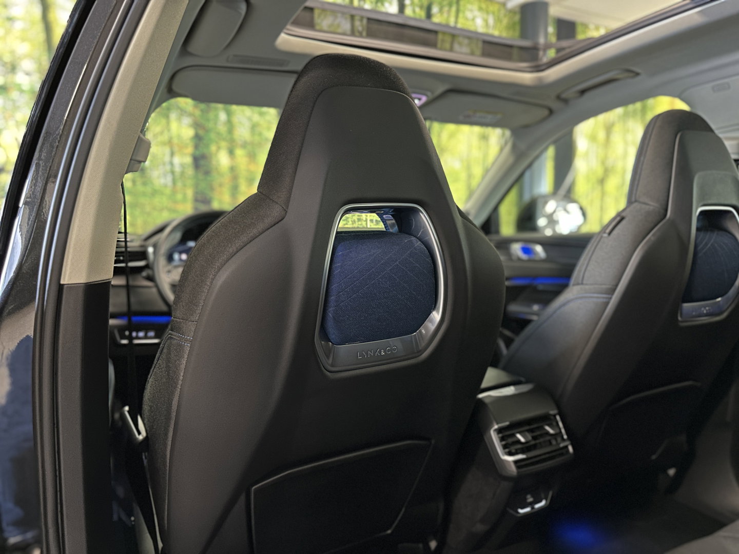 Lynk & Co 01 1.5 | Black Pakket Optioneel | 360° Camera | Panoramadak | Adaptive Cruise Control | Keyless | Elektrische Bestuurdersstoel + Geheugen | Parkeersensoren | Apple Carplay | Android Auto | Infinity
