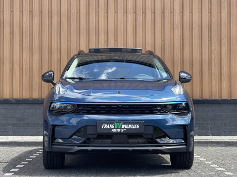 Lynk & Co 01 1.5 | Black Pakket Optioneel | 360° Camera | Panoramadak | Adaptive Cruise Control | Keyless | Elektrische Bestuurdersstoel + Geheugen | Parkeersensoren | Apple Carplay | Android Auto | Infinity
