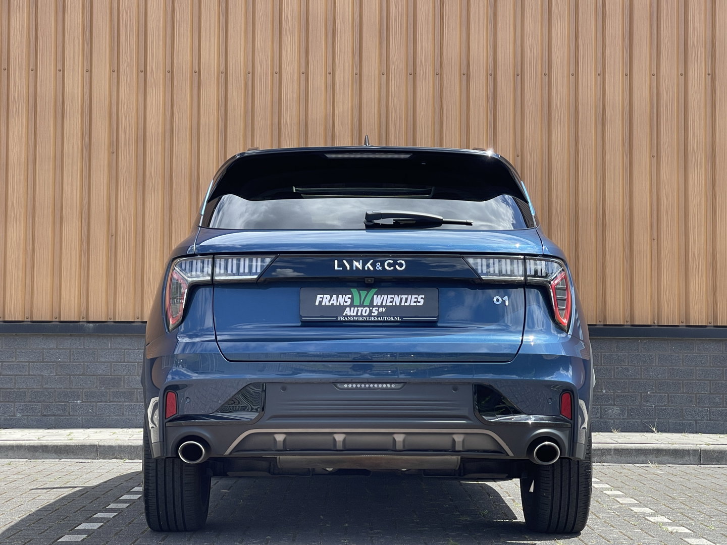 Lynk & Co 01 1.5 | Black Pakket Optioneel | 360° Camera | Panoramadak | Adaptive Cruise Control | Keyless | Elektrische Bestuurdersstoel + Geheugen | Parkeersensoren | Apple Carplay | Android Auto | Infinity