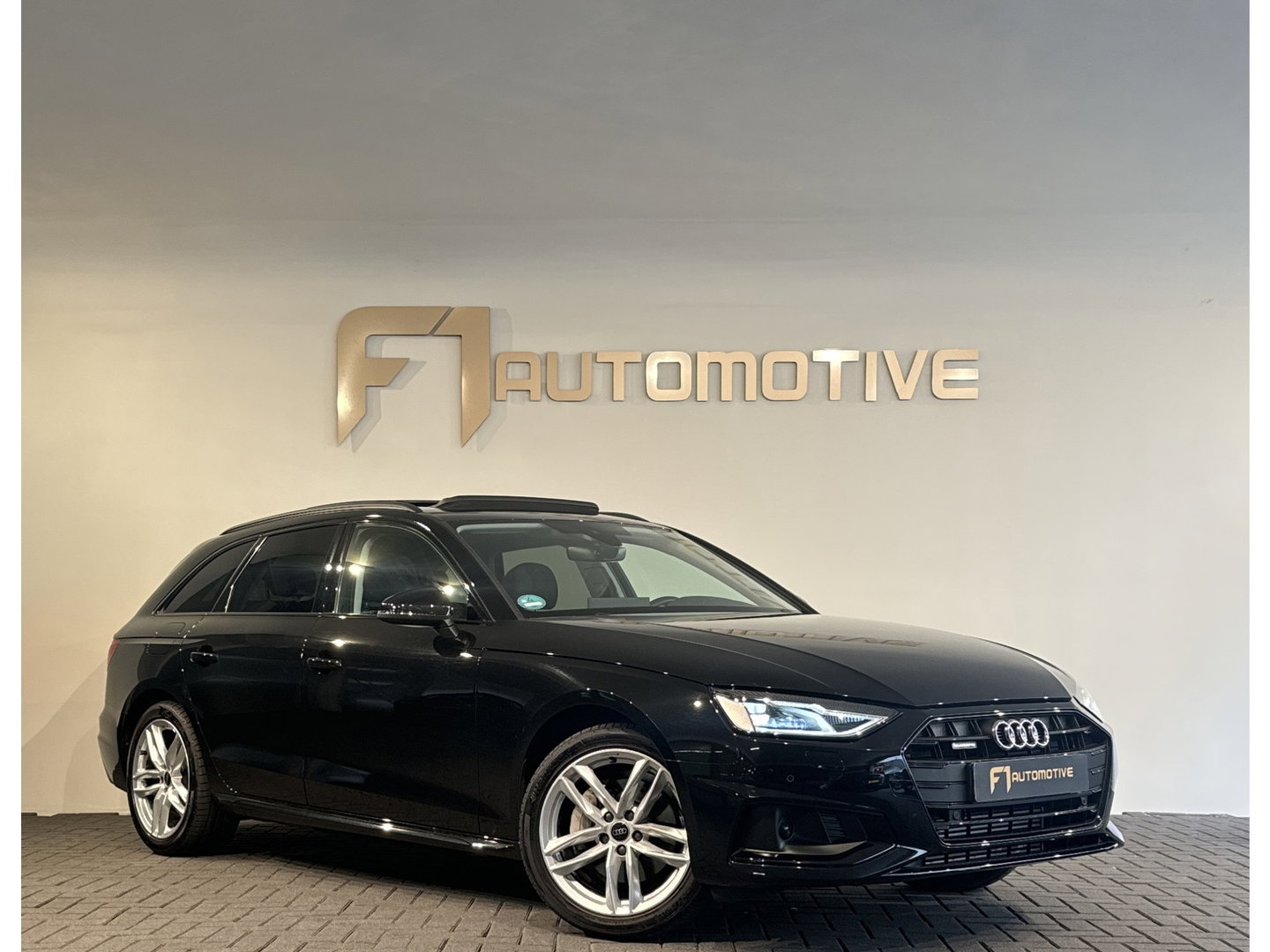 Audi A4 AVANT 40 TFSI quattro S edition Pano|Memory|Trekhaak|Keyless