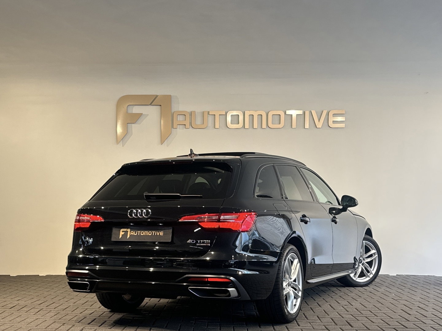 Audi A4 AVANT 40 TFSI quattro S edition Pano|Memory|Trekhaak|Keyless