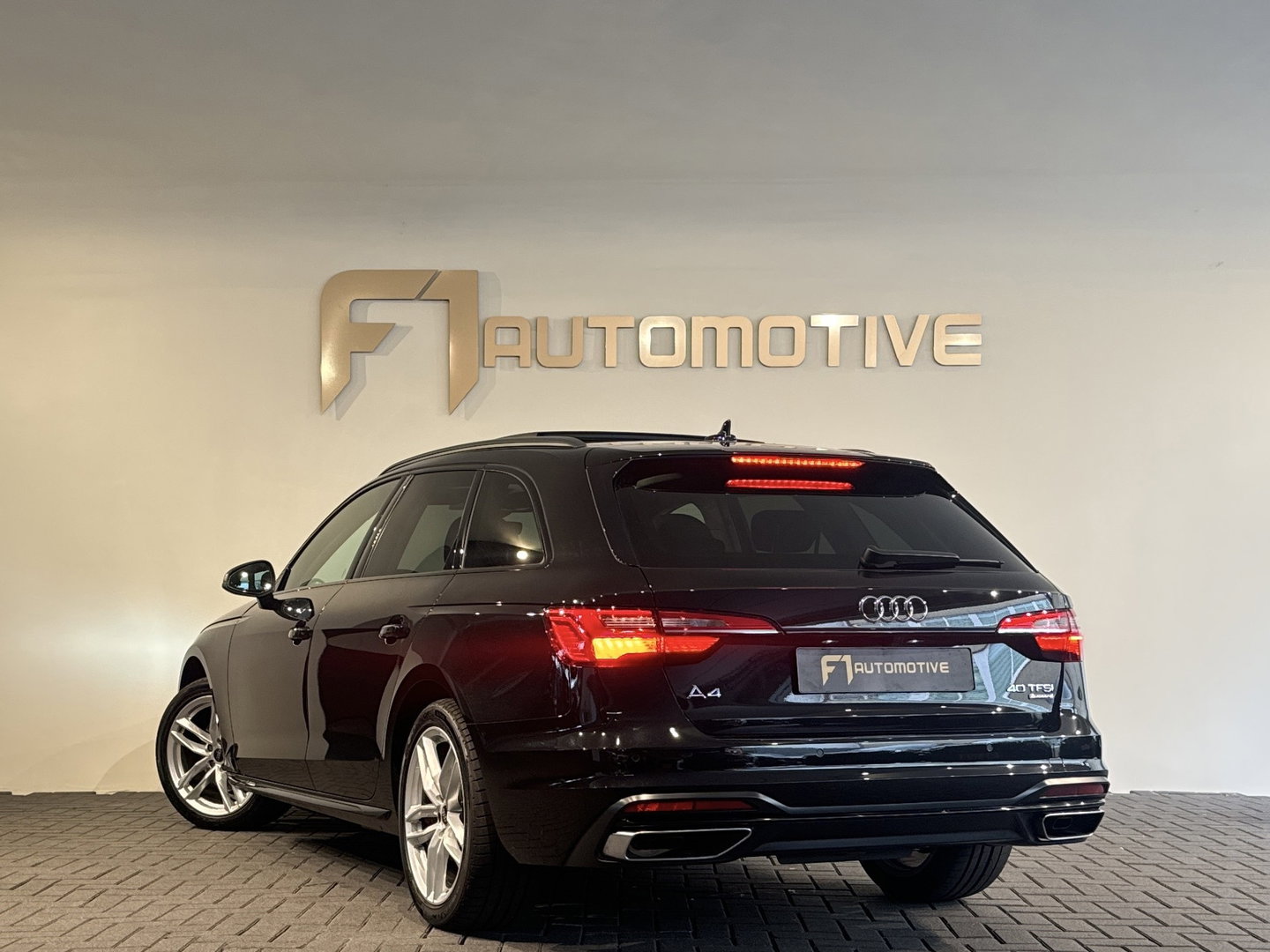 Audi A4 AVANT 40 TFSI quattro S edition Pano|Memory|Trekhaak|Keyless