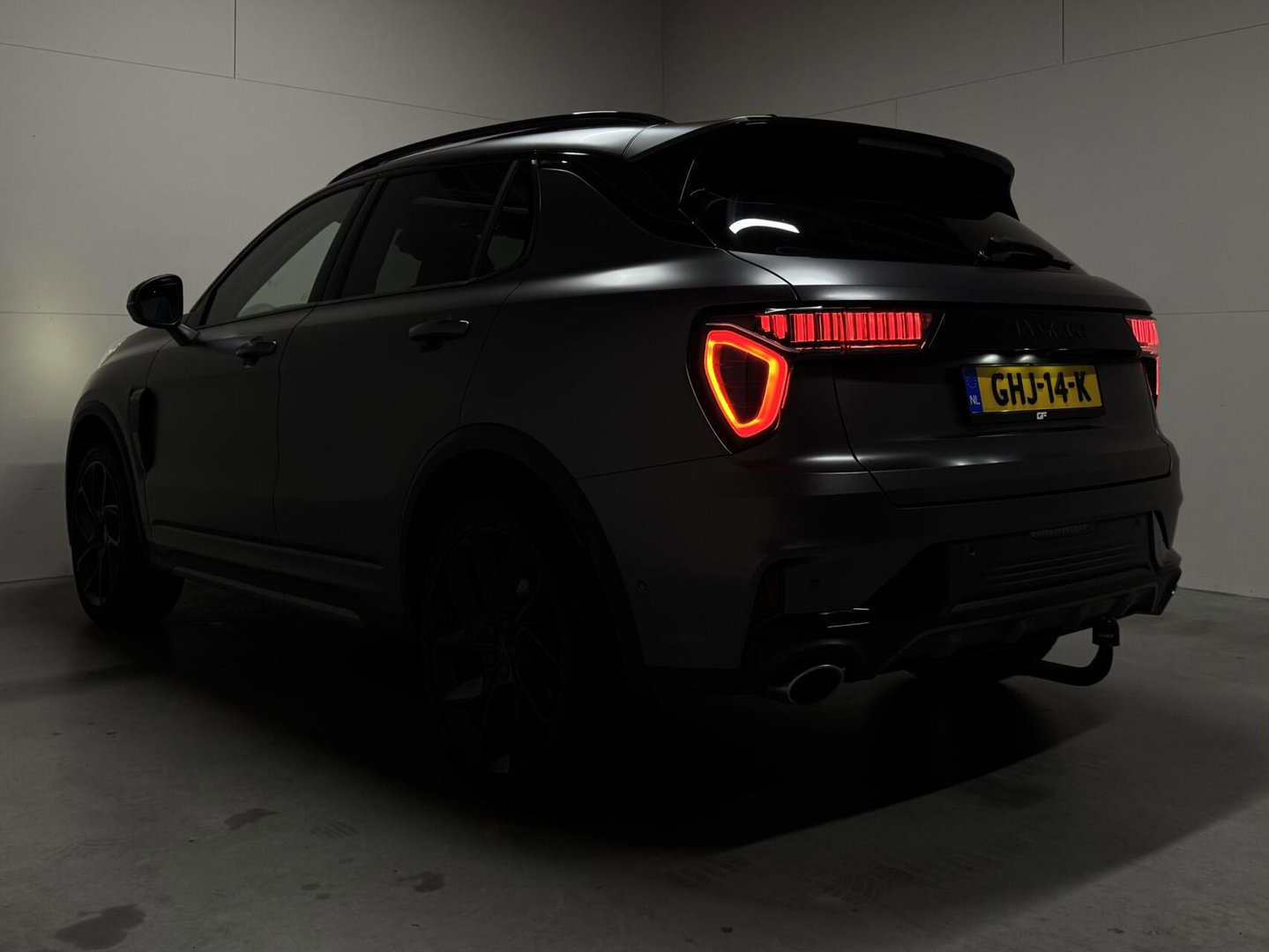 Lynk & Co 01 1.5 Plug-in Black Edition Mattgrijs Sfeerver. CarPlay 360°