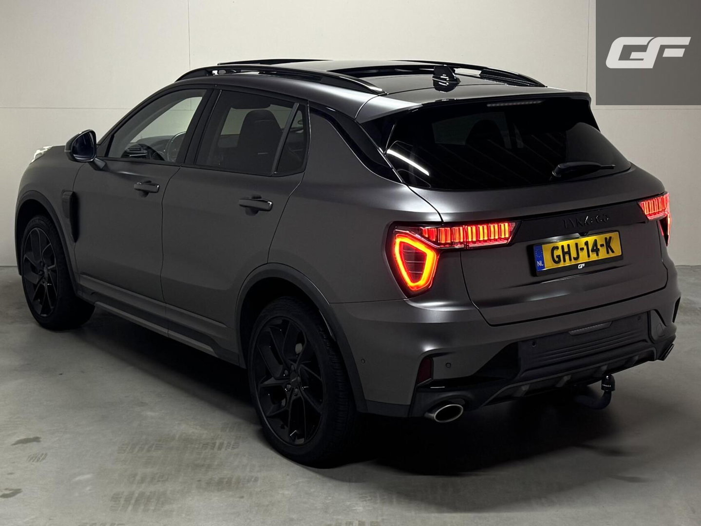 Lynk & Co 01 1.5 Plug-in Black Edition Mattgrijs Sfeerver. CarPlay 360°