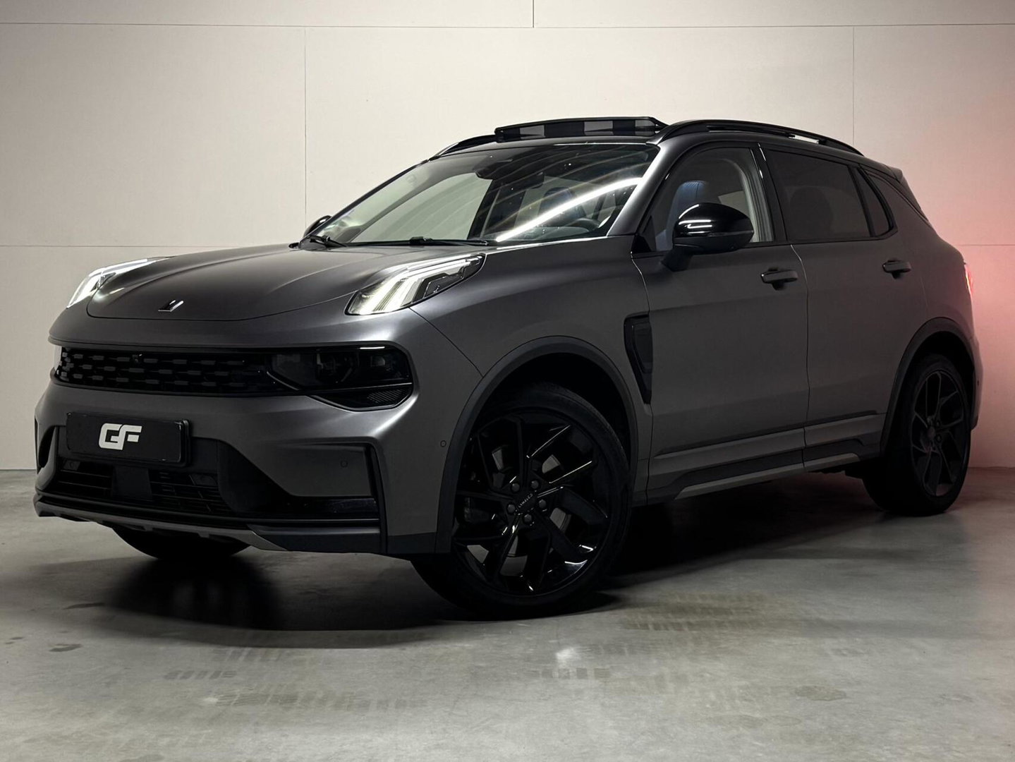 Lynk & Co 01 1.5 Plug-in Black Edition Mattgrijs Sfeerver. CarPlay 360°