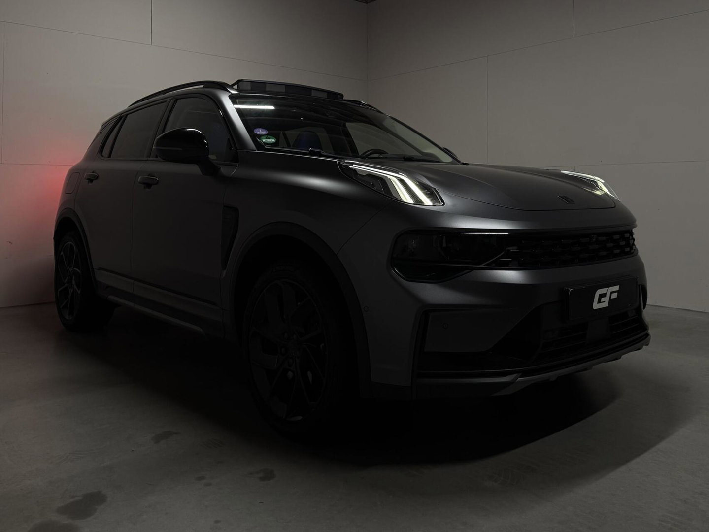 Lynk & Co 01 1.5 Plug-in Black Edition Mattgrijs Sfeerver. CarPlay 360°