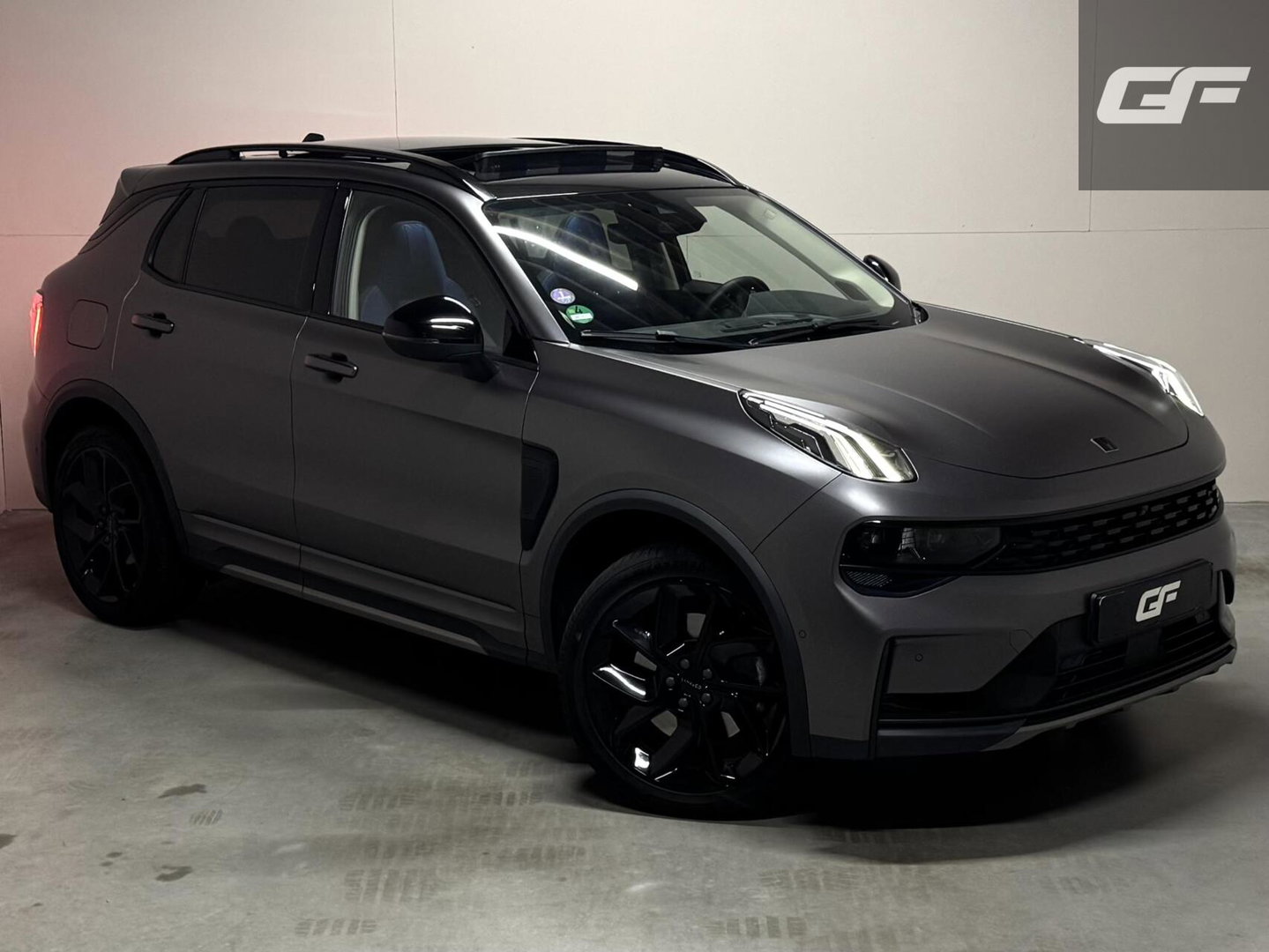 Lynk & Co 01 1.5 Plug-in Black Edition Mattgrijs Sfeerver. CarPlay 360°