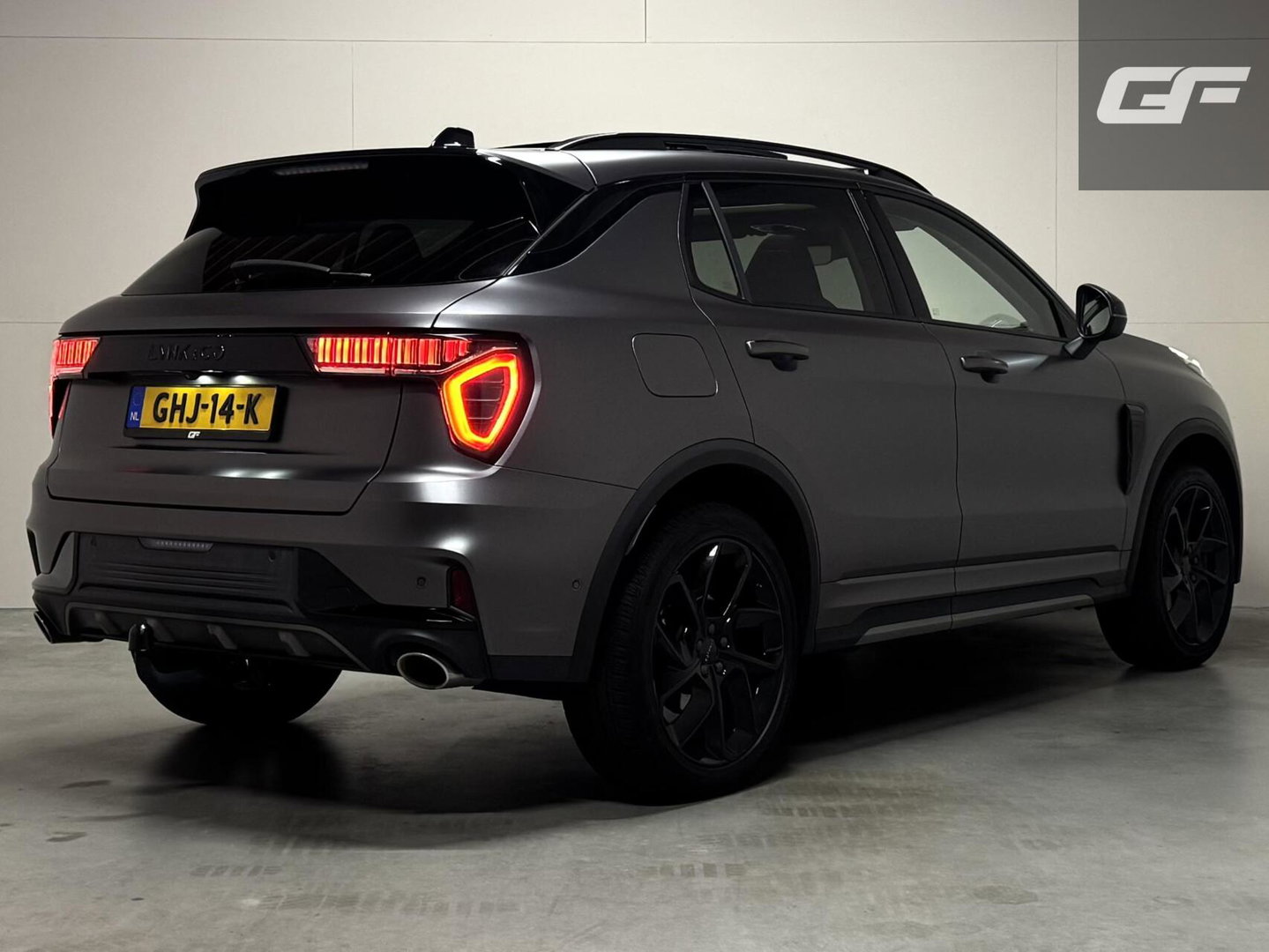 Lynk & Co 01 1.5 Plug-in Black Edition Mattgrijs Sfeerver. CarPlay 360°