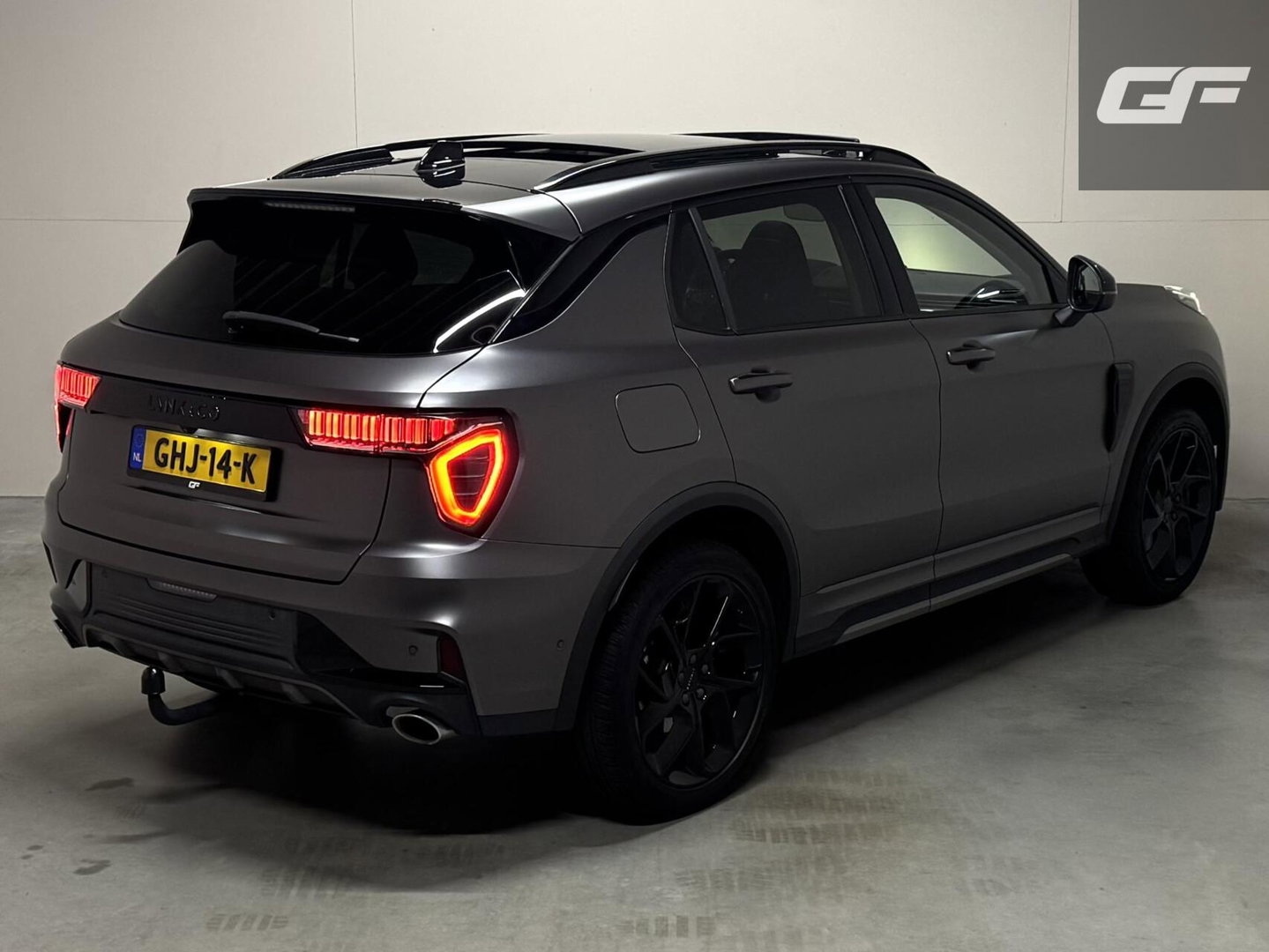 Lynk & Co 01 1.5 Plug-in Black Edition Mattgrijs Sfeerver. CarPlay 360°