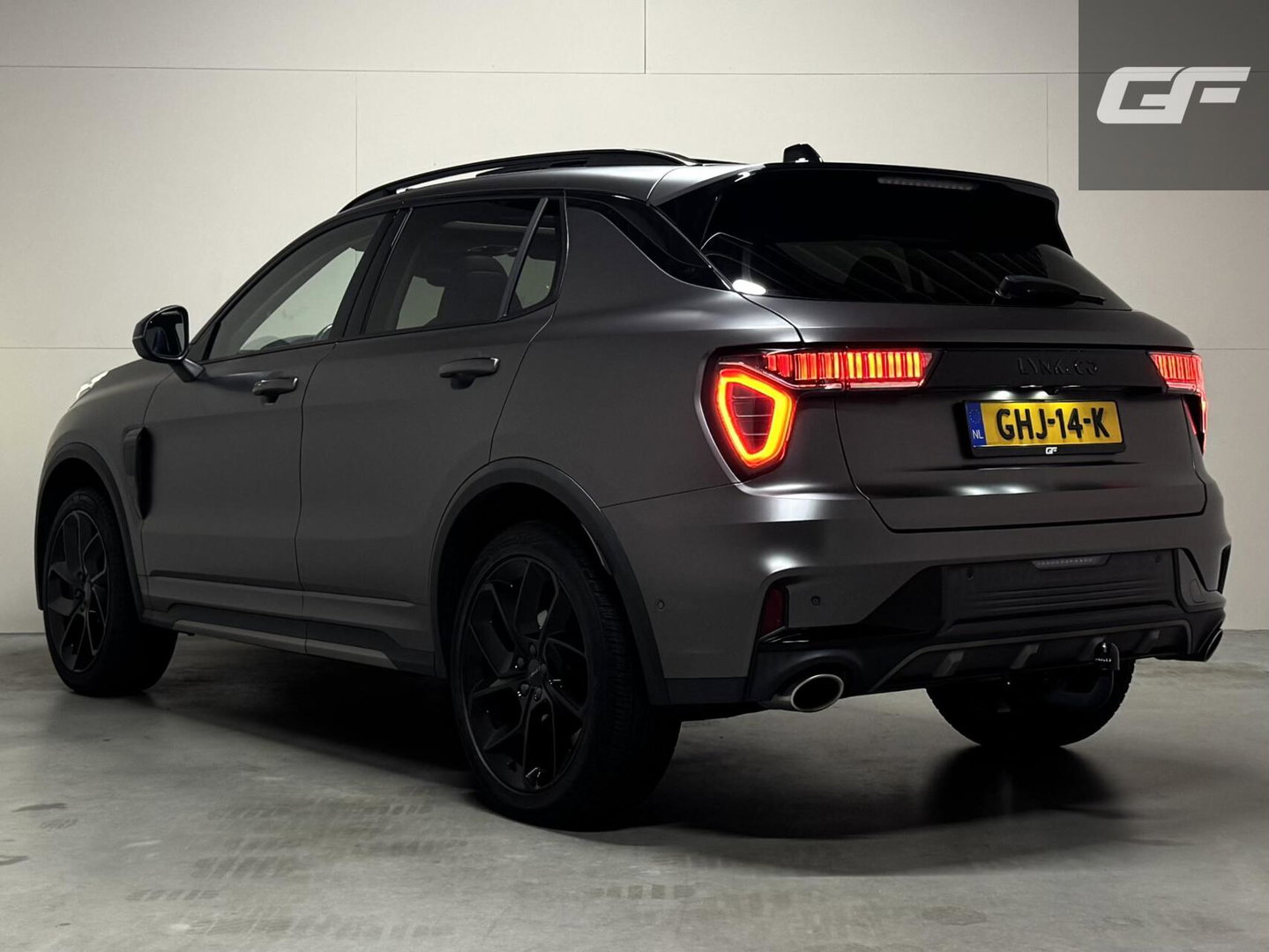 Lynk & Co 01 1.5 Plug-in Black Edition Mattgrijs Sfeerver. CarPlay 360°