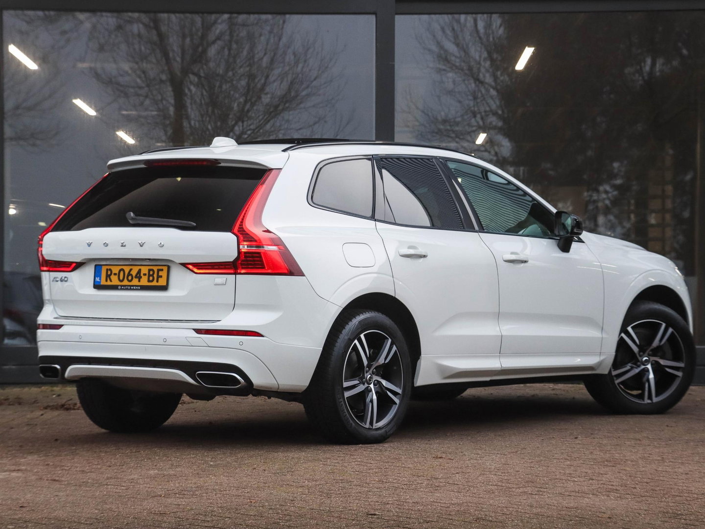Volvo XC60 T6 Recharge AWD R-Design SOH 90,4% Leder Pano BLIS Harman Kardon
