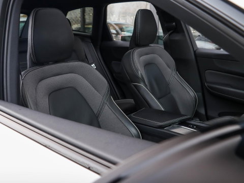 Volvo XC60 T6 Recharge AWD R-Design SOH 90,4% Leder Pano BLIS Harman Kardon