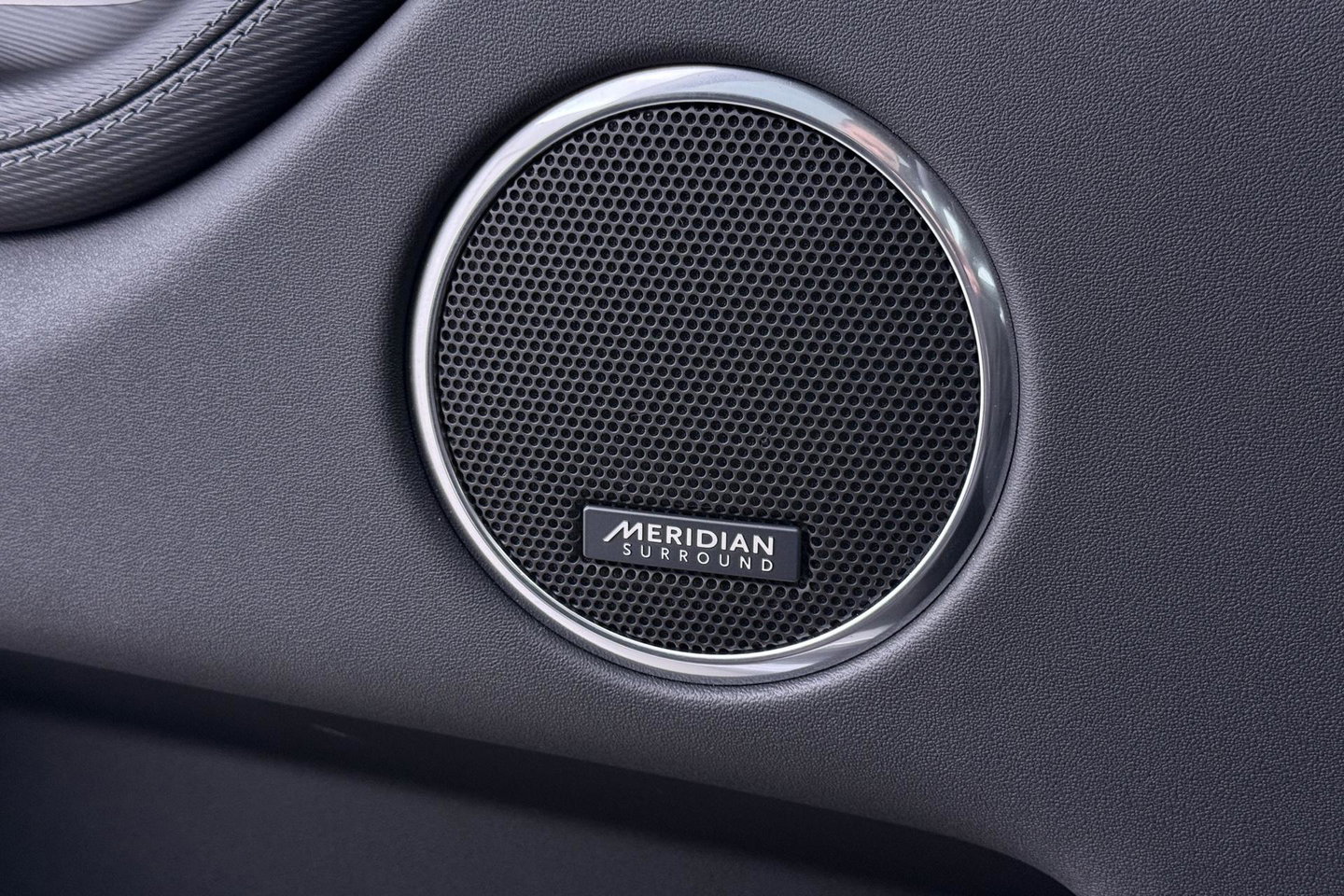 Land Rover Discovery Sport P270e Dynamic SE | Trekhaak | Meridian Surround | 360° Camera | Panoramadak | BLIS | ACC | 20 Inch