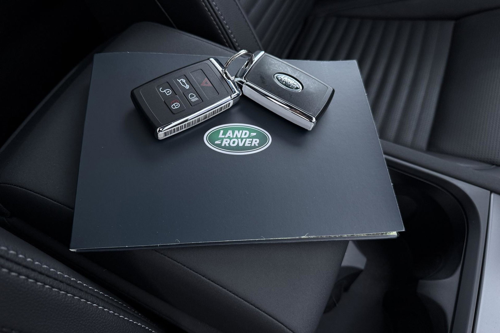Land Rover Discovery Sport P270e Dynamic SE | Trekhaak | Meridian Surround | 360° Camera | Panoramadak | BLIS | ACC | 20 Inch