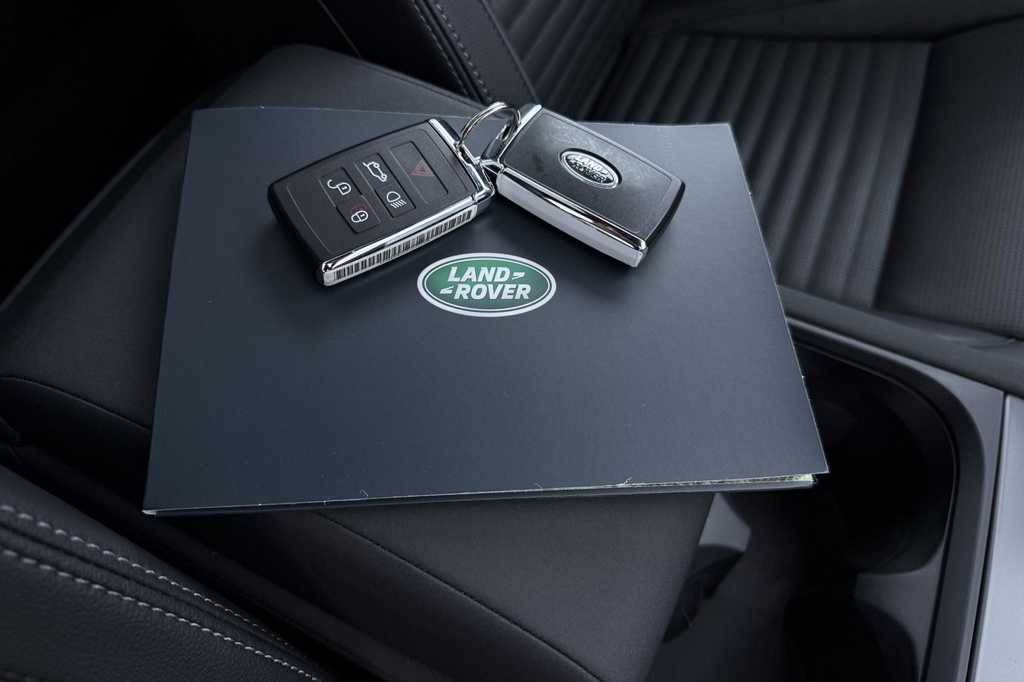 Land Rover Discovery Sport P270e Dynamic SE | Trekhaak | Meridian Surround | 360° Camera | Panoramadak | BLIS | ACC | 20 Inch