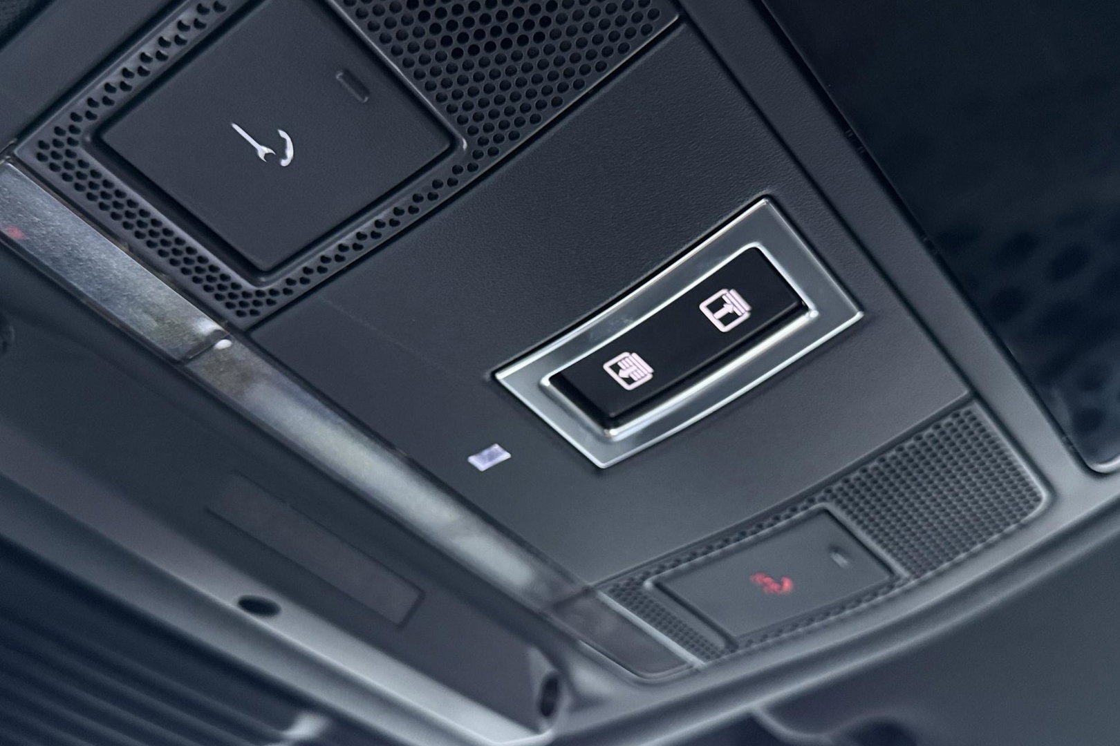 Land Rover Discovery Sport P270e Dynamic SE | Trekhaak | Meridian Surround | 360° Camera | Panoramadak | BLIS | ACC | 20 Inch