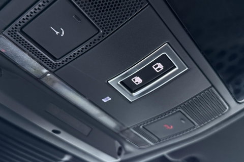 Land Rover Discovery Sport P270e Dynamic SE | Trekhaak | Meridian Surround | 360° Camera | Panoramadak | BLIS | ACC | 20 Inch