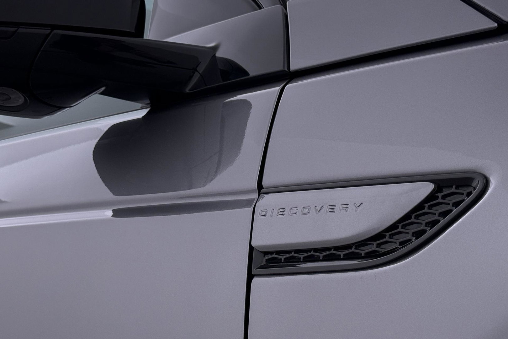 Land Rover Discovery Sport P270e Dynamic SE | Trekhaak | Meridian Surround | 360° Camera | Panoramadak | BLIS | ACC | 20 Inch