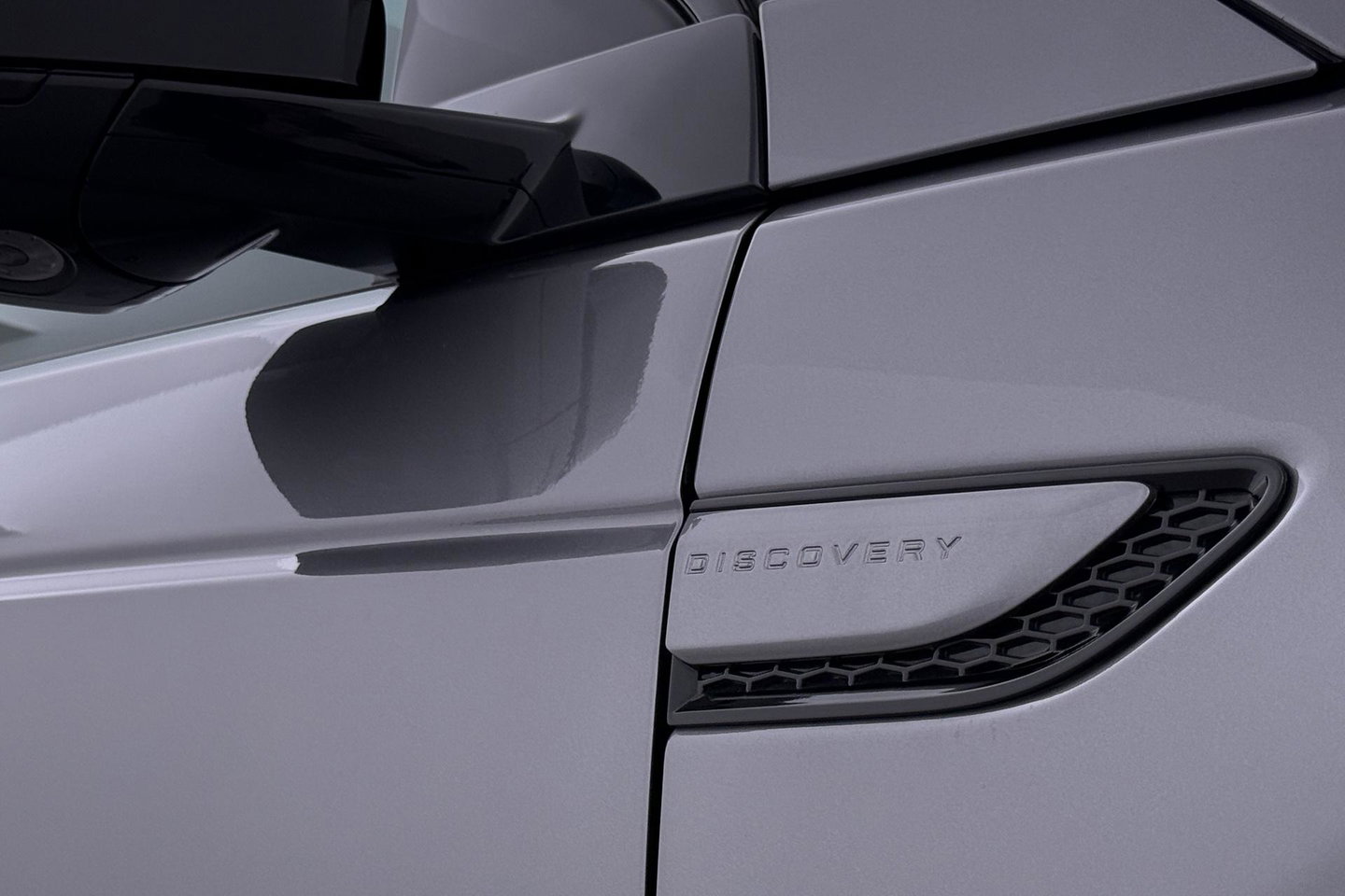 Land Rover Discovery Sport P270e Dynamic SE | Trekhaak | Meridian Surround | 360° Camera | Panoramadak | BLIS | ACC | 20 Inch